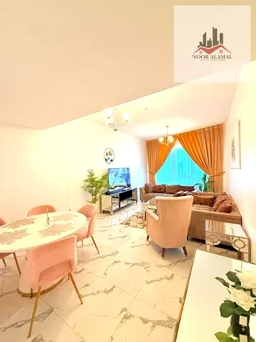 الشارقه الخان شقه 3 غرف وصاله ومطبخ و3 حمام وبلكونه اطلاله بحريه