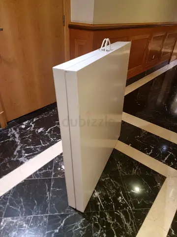 Folding table
