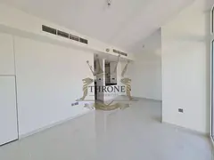 Single Row | Vacant | Near Entrance | 3 BR