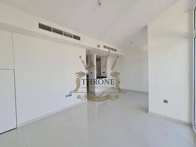 Single Row | Vacant | Near Entrance | 3 BR