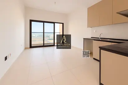 استوديو | مساحة كبيرة | بلكونة | باركن مظلل | مسبح | جيم | بالقرب من مخرج دبي والشارقة