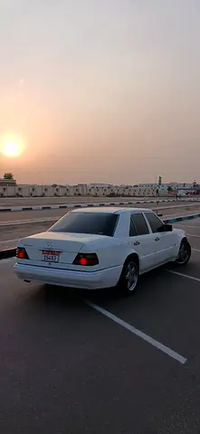 1992 Mercedes-BENZ E-CLASS 照片 3