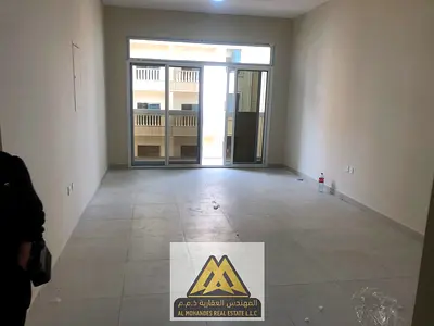 Two bedrooms and a spacious living room. First occupancy. Balcony. Three bathrooms. Prime location near the Chinese market and police station.