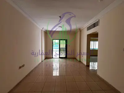 شقه غرفتين وصاله للايجارالسنوى منطقة القاسميه الند بإمارة الشارقه بلكونه اطلاله مفتوحه مساحات واسعه تشطيبات سوبرلكس موقع مميز