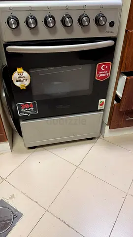Used Defy freestanding gas cooker with oven - good working condition