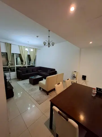 🏡 للبيع شقة غرفة وصالة في الخان – الشارقة  ✨ فرصة استثمارية مميزة لامتلاك شقة في واحدة من أكثر المناطق طلبًا في الشارقة، بعائد إيجاري قائم وسعر منافس