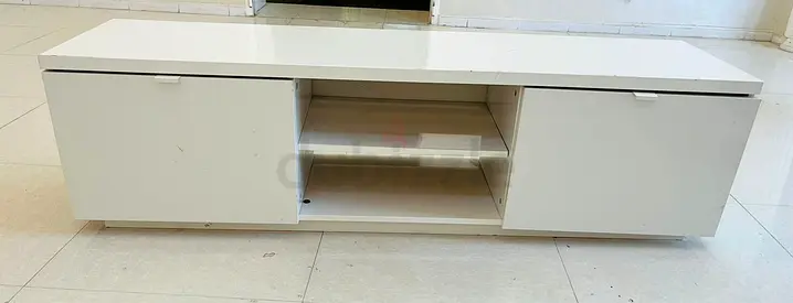Table L:160,W:41.2,H:45 cms