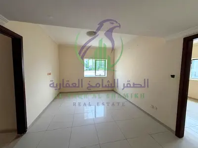شقه غرفه وصاله مع شهر مجانى للايجارالسنوي فى منطقه التعاون بأمارة الشارقه غرفه وصاله بمساحه واسعه تشطيب حديث موقع مميز قريب من مخرج دبى
