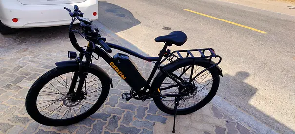 Electric commuter bike with rear rack and helmet included, 11 month varanty have