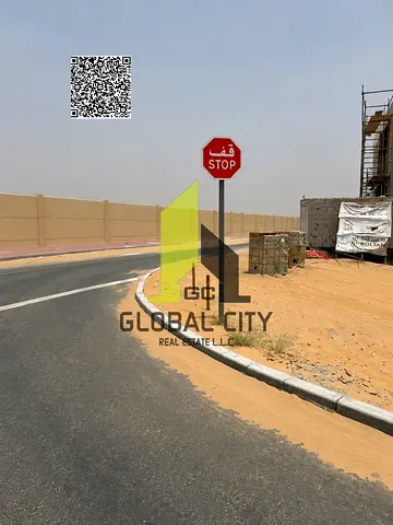 قطعة أرض زاوية (مفتوحة من جهتين)! فرصة مميزة بسعر مغرٍ! قطعة أرض مخصصة لفيلا! المساحة: 3121 قدماً مربعاً! مسموح بالبناء (طابق أرضي + طابقان + قبو)! من
