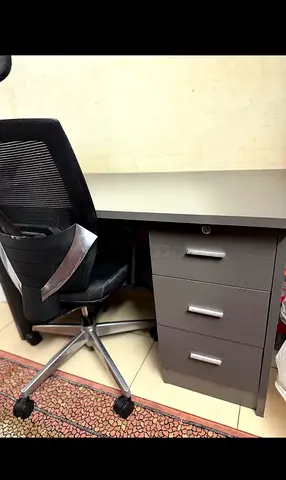 URGENT SALE! VEGAS BOTH  ergonomic office desk with premium mesh chair – excellent condition