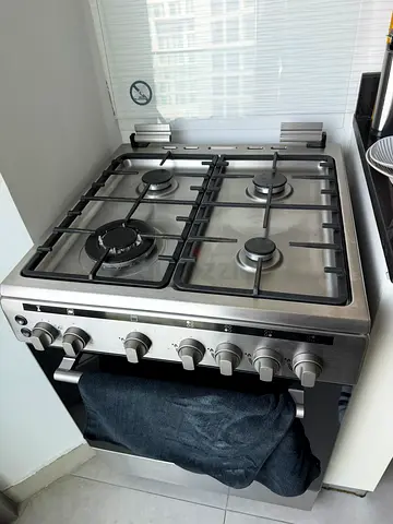 4-Burner Freestanding Gas Cooker with Oven