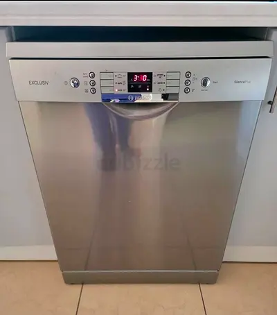 Bosch Exclusiv SilencePlus Dishwasher in Silver 3 rack like new condition