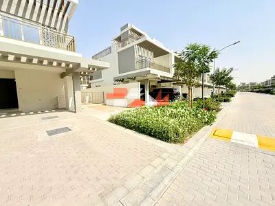 Corner Unit | L-Shape Garden | Negotiable