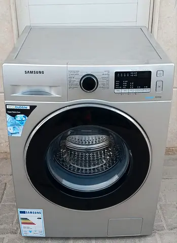 Samsung eco bubble 8kg washing machine, condition is properly working, with silver color.