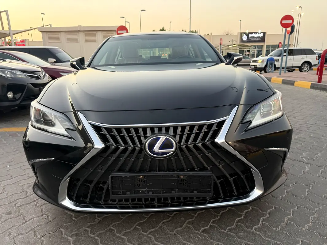 2023 لكزس إي إس-سيريز