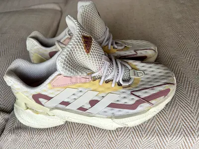 Adidas running shoes size 9US — lightly used