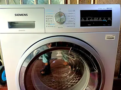 Siemens iq500 8/5 kg 2 in 1 Combo Like new condition.