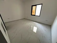 Studio disponible immédiatement, grande surface, cuisine séparée, sur la corniche d'Ajman