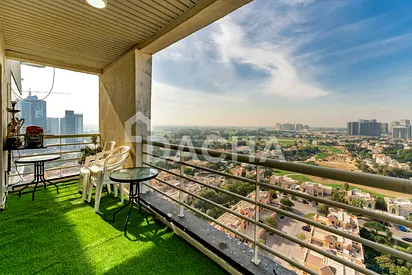 Top Floor I Corner I Upgrades | Vacant in Nov