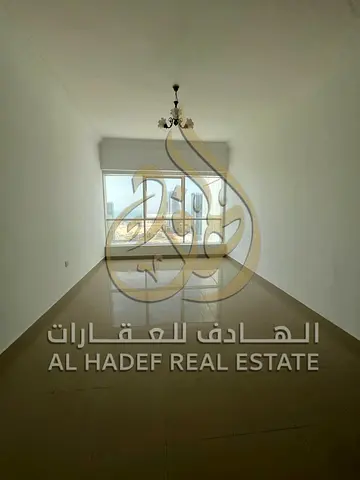 شقة ثلاث غرف وصالة للإيجار السنوي في التعاون الشارقة قريب من مخرج دبي موقع مميز بجوار جميع الخدمات جيم ومسبح مجاني داخل البرج مناسبة للعائلات دفع حتى
