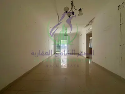 شقة غرفتين وصالة للإيجار السنوي في منطقة النهدة بإمارة الشارقة 15 يوم مجاناً بلكونة حمامان خزائن بالحائط تشطيبات حديثةمساحات واسعة