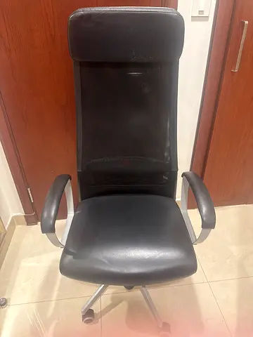 Black Ergonomic Office Chair with Mesh Back and Headrest