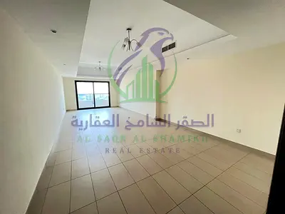 شقة واسعة مكونة من ثلاث غرف نوم للإيجار مع تكييف مجاني وبلكون وباركن  وجيم ومسبح وغرفة خادمة ماستر