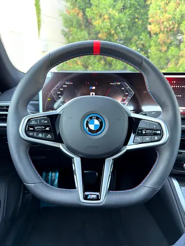 2025 BMW I4 缩略图 20