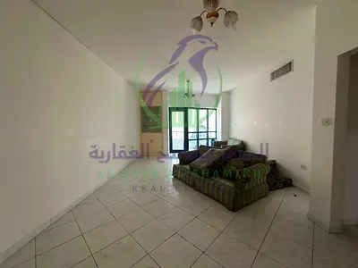 شقة غرفتين وصالة للإيجار في المجاز 3 ثاني صف من الكورنيش بلكونتان وإطلالة مفتوحة