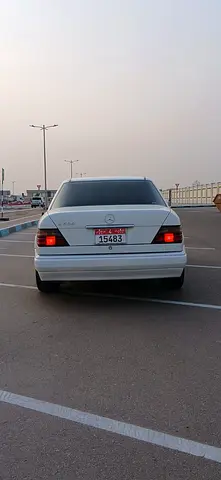 1992 Mercedes-BENZ E-CLASS 照片 2