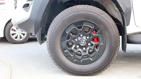 2025 Toyota HILUX 缩略图 20