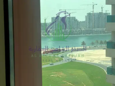 للإيجار غرفة وصالة في الخان إطلالة بحرية وموقع مميز تكيف وغاز مركزي جانب الكورنيش وقريب من هايبر النستو