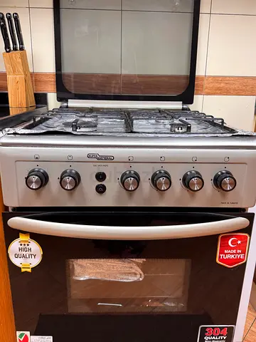 Used freestanding gas cooker with oven - 4 burners, stainless steel