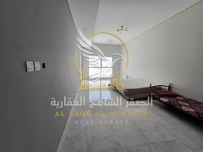 فيلا فاخرة بمنطقة الغافية بالشارقة مساحة ضخمة جدا و تقسيم ممتاز مع تشطيب عصري و حديث للايجار السنوي