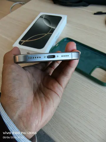iPhone 16 Pro Max Silver - brand new Condition with Box and Case