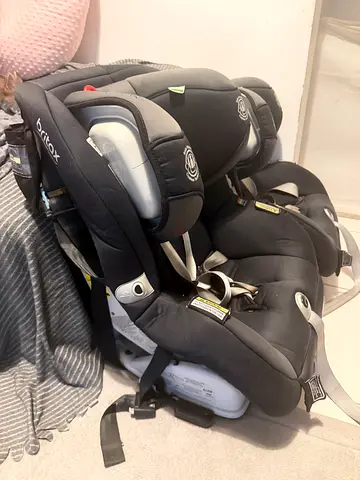 Britax infant car seat - good condition
