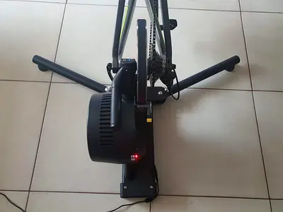 Indoor bike trainer / turbo trainer with cassette - used