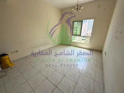 شقة غرفة وصالة بالمجاز 2 مع حمامين وموقع مميز قريب من جميع الخدمات وبسعر مناسب
