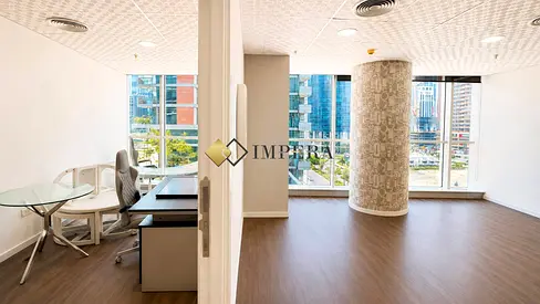 BRIGHT | NEWLY FITTED | PRIVATE PANTRY AND TOILET
