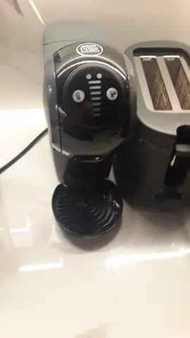Compact pod coffee maker dolce gusto