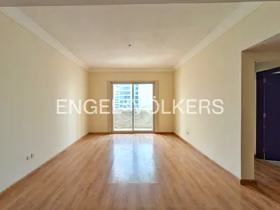 Maid Room | Spacious Layout | Lake View