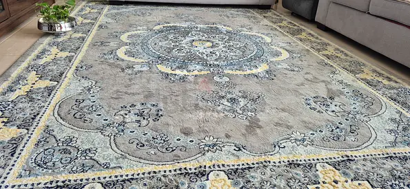 Carpet, good condition and clean, 250/350