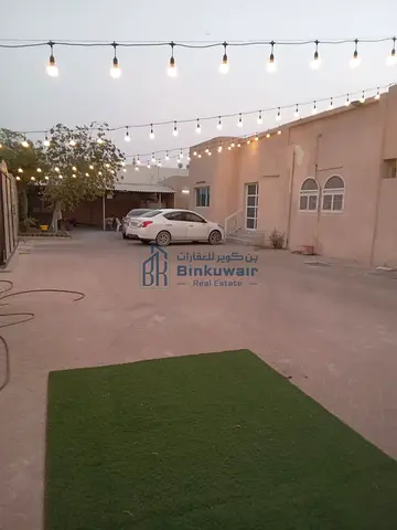 House for sale in Wasit District: 9 rooms, area of 11,675 square feet.
