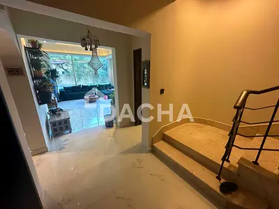 CORNER PLOT! / 4 Bed Villa / Vacant Soon