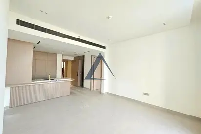 6 Cheques | Pool View | Spacious Unit