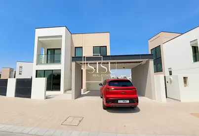Park Facing | Massive Plot | Landscaped