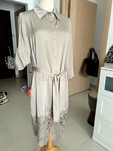 Punt Roma Beige long-sleeve button-up dress with belt size medium