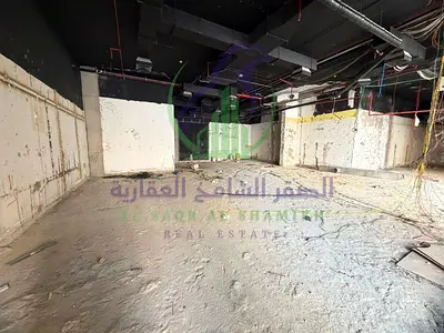 مستودعات تجارية كبيرة للإيجار في المويلح مزودة بقدرة كهربائية تصل إلى 200 كيلوواط وتقع في موقع استراتيجي يوفر سهولة الوصول إلى الطرق الرئيسية