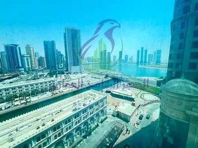 شقة واسعة مكونة من ثلاث غرف نوم للإيجار مع تكييف مجاني وبلكون وباركن وجيم ومسبح وغرفة خادمة